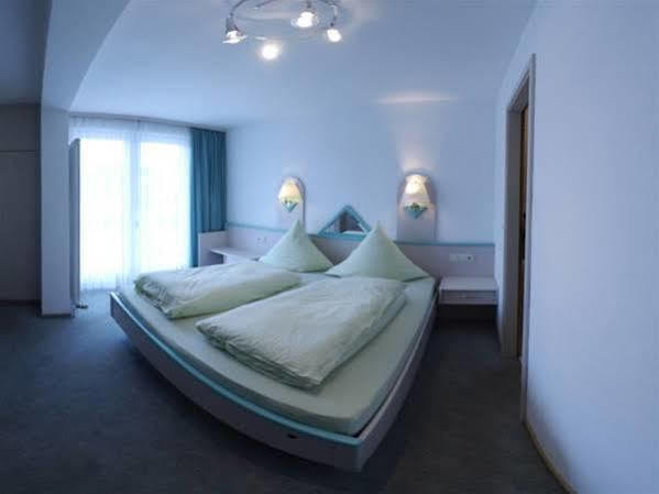 Gaestehaus Cafe Heck Titisee ภายนอก รูปภาพ