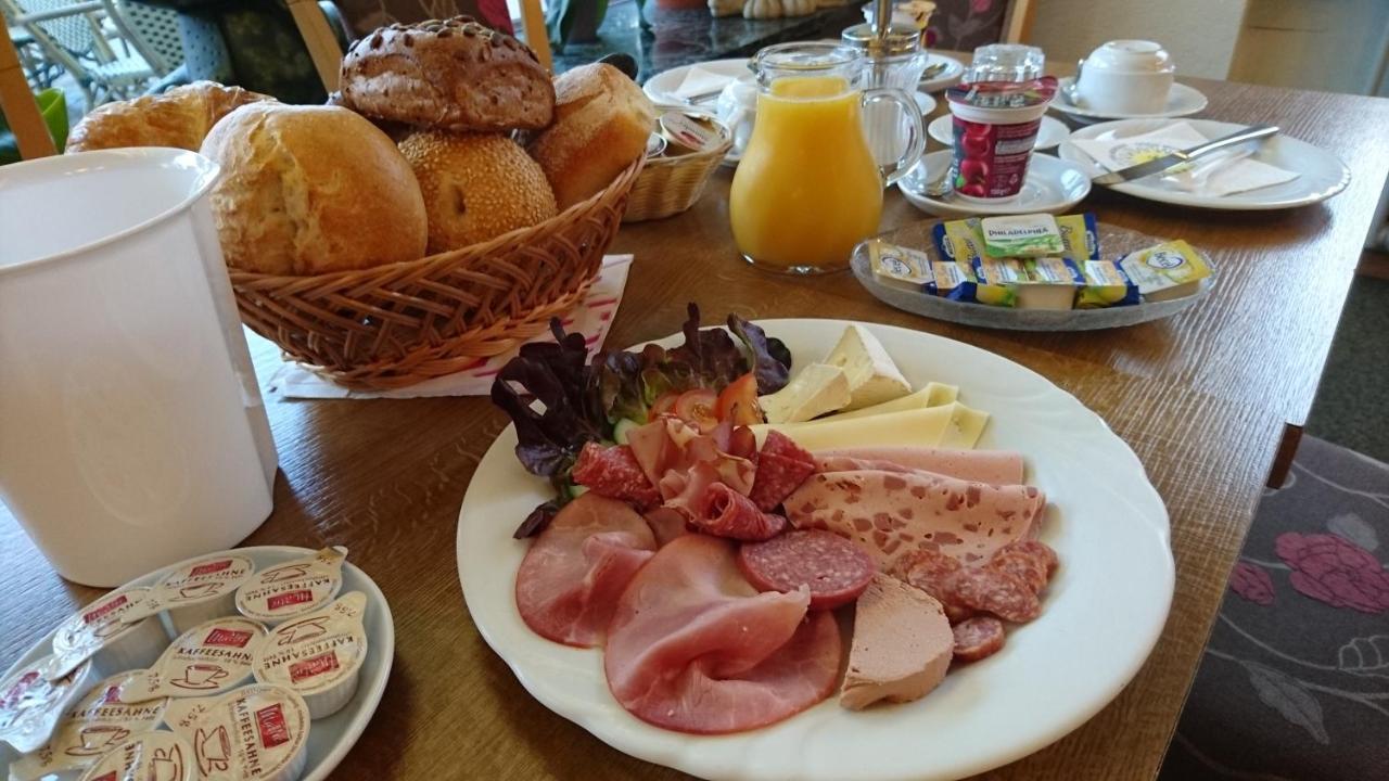 Gaestehaus Cafe Heck Titisee ภายนอก รูปภาพ